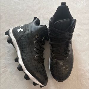 Under Armour Hammer Mid RM Jr. Black White Football Shoes Youth Boys Size 6 EUC